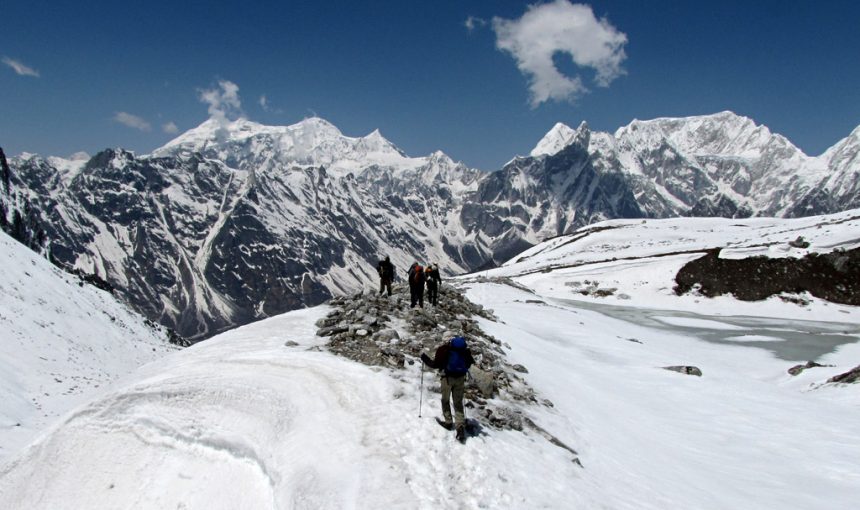 Manaslu Circuit Trek: Peaks, Larkya La Pass & Route Tips