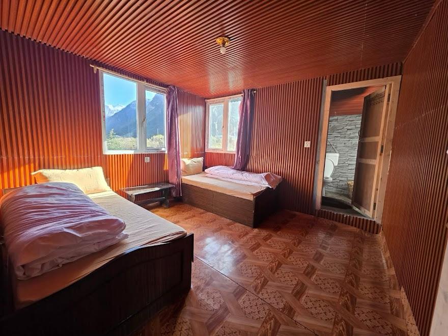 accommodation in manaslu circuit trek