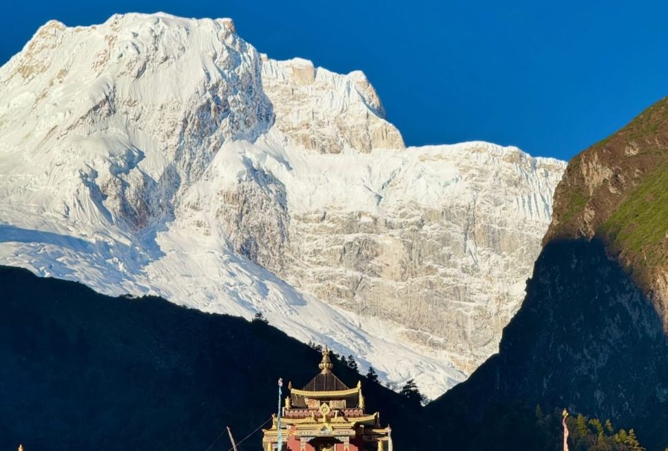 Manaslu circuit trek