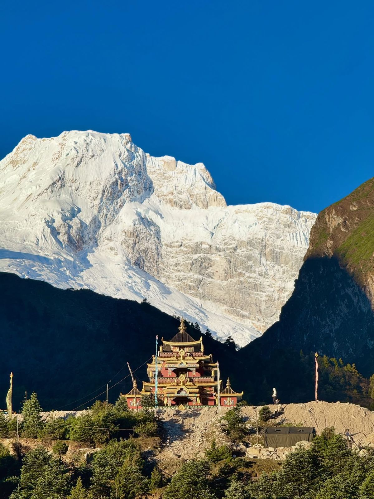 Manaslu circuit trek